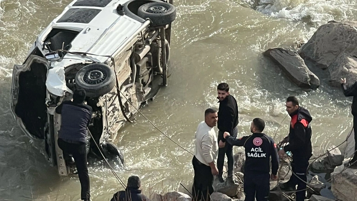 Hakkari Zap Suyu Trafik Kazası Aydın Yeşilgöz Hayatını Kaybetti